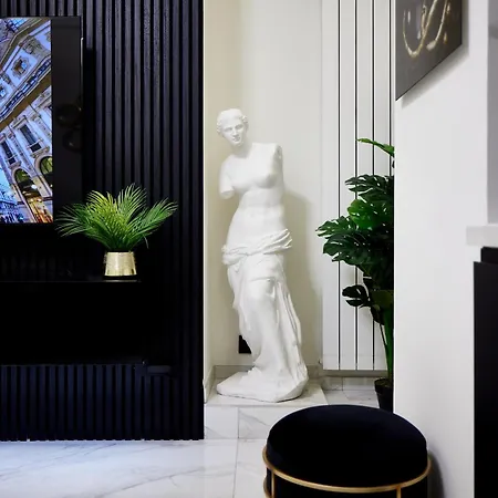 Apartment Italian Fashion - Luxurious Marble City Center