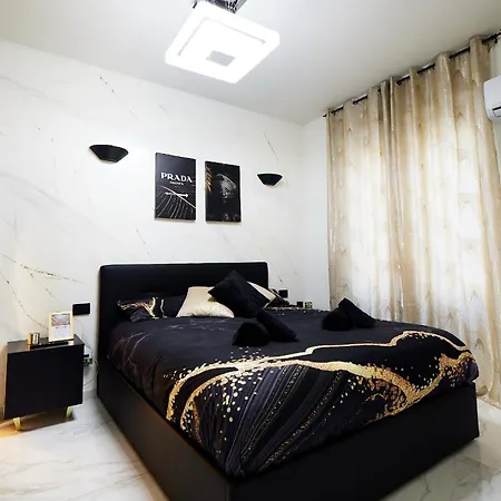 Italian Fashion - Luxurious Marble City Center Apartment Milan