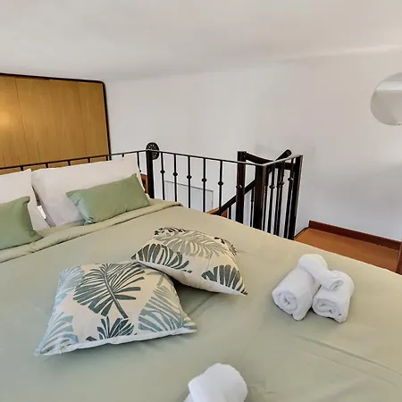 Apartament Centro Storicolittle Loft With Balcony Duomo A 10 Miuti *