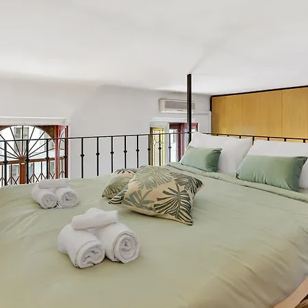Apartament Centro Storicolittle Loft With Balcony Duomo A 10 Miuti *