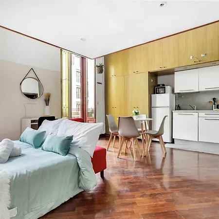 Centro Storicolittle Loft With Balcony Duomo A 10 Miuti * Mediolan