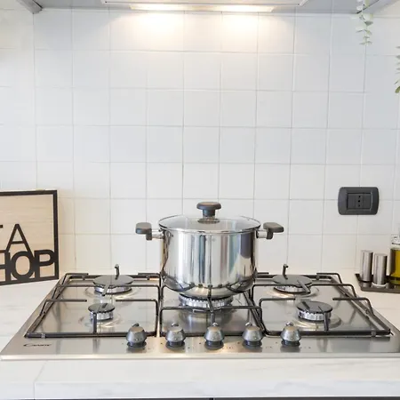 Urban Elegance Station W/private Garage Apartament Mediolan