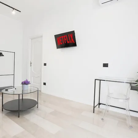 New Modern Flat 10 Minutes Walk From Station Apartment