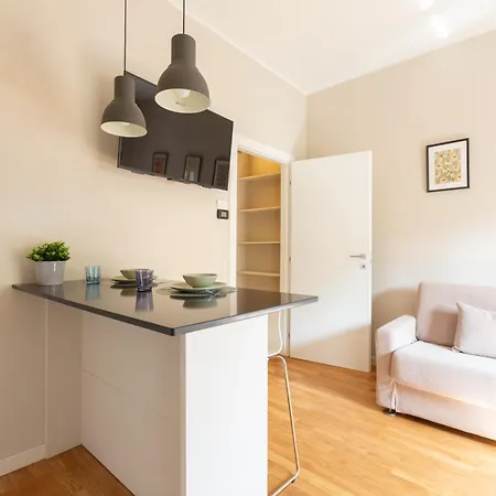 Easytopstay - Porta Romana Lovely Апартаменты *