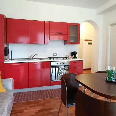 Sahi - Via Dei Ciclamini Mm1 Primaticcio, Stadio San Siro, Ospedale San Carlo * מילאנו