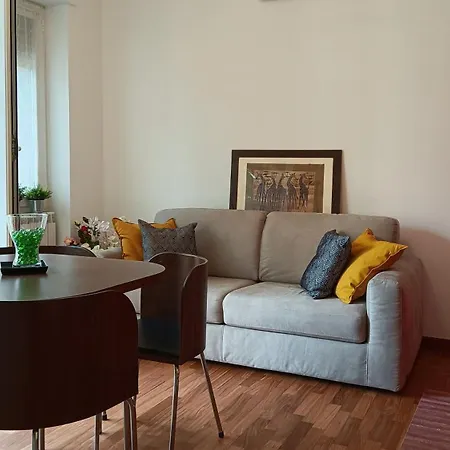 Sahi - Via Dei Ciclamini Mm1 Primaticcio, Stadio San Siro, Ospedale San Carlo * מילאנו