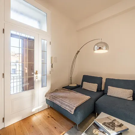 Luxury Design Apt, Comfy W/ A/c, Wifi & Netflix Apartment