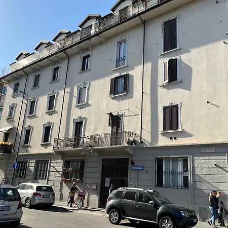 Authentic Ringhiera House Near Metro