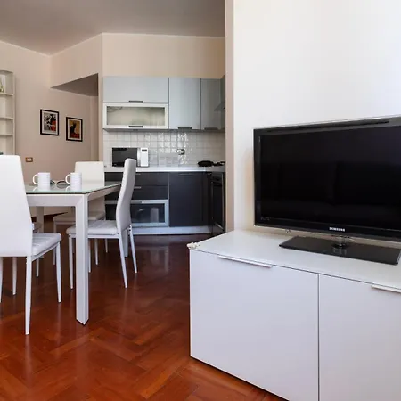 Italianway - Sismondi 74 * Milan