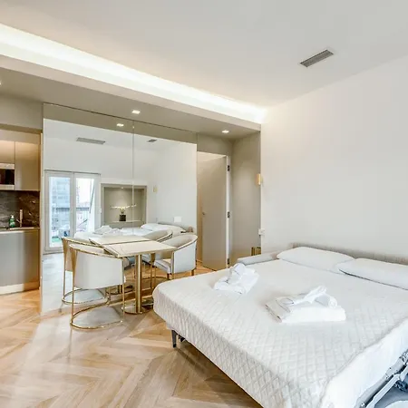 Luxury Skyview - Citylife - Mico شقة *