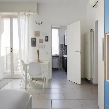 Guesthost - Bande Nere Mm1 With Balcony Milano