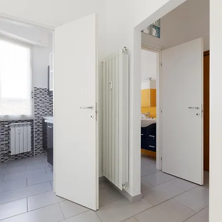 Guesthost - Bande Nere Mm1 With Balcony Daire *