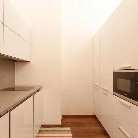 Guesthost - Modern 280m From Arco Della Pace! Daire *