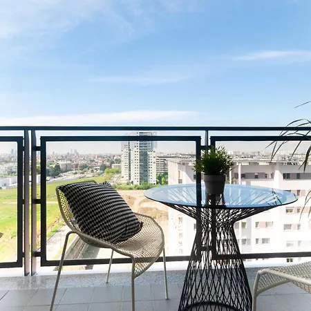 아파트 With Panoramic View Of And Public Free Parking Lot *