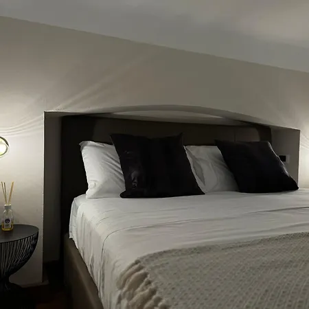 Regina In Verona - Sky Tv, Wifi E Breakfast Box Milánó