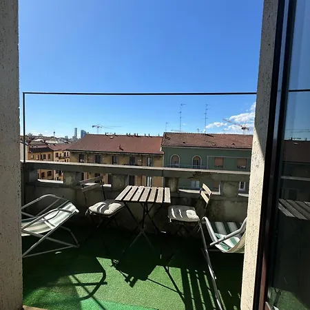 Trilocale Con Due Balconi A Isola Porta Nuova