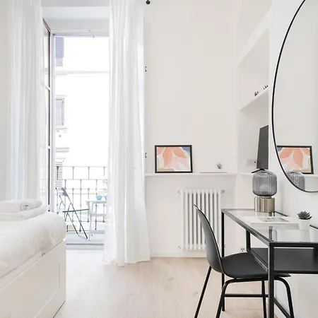 Easylife - Con Balcone Pta Venezia Milan
