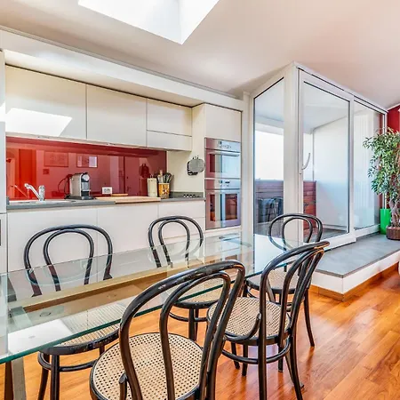 Apartment Brand New Central Beatrice D'este