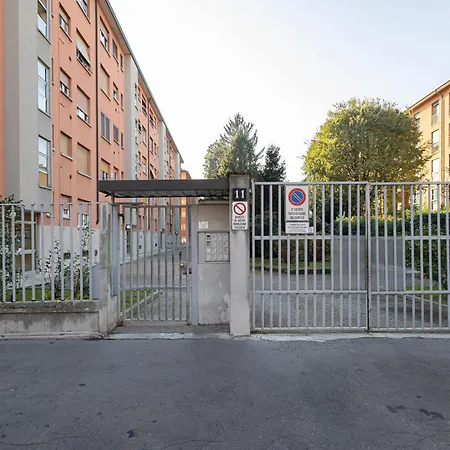 Apartment Splendido Trilocale In Bovisa Milan