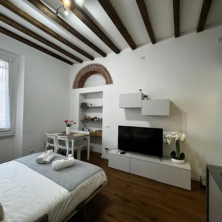 Regina In Corso Lodi - Sky Tv, Wifi E Breakfast Box Apartmán *