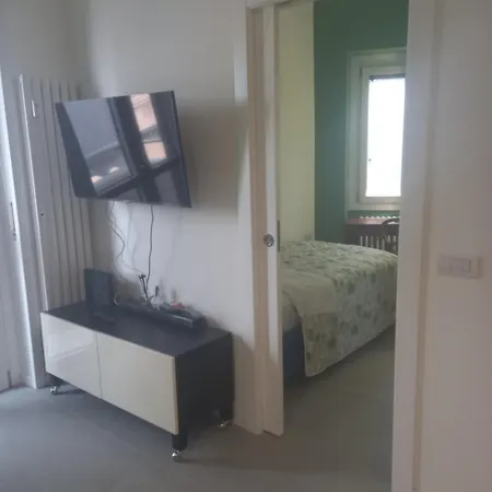 With Free Parking Garage - Con Parcheggio Incluso Nuovo Con 2 Da Letto E Due Bagni - New With 2 Bdrooms 2 Bathrooms- Jellow Subway Metro Gialla Porta Romana 3 Stops To Duomo
