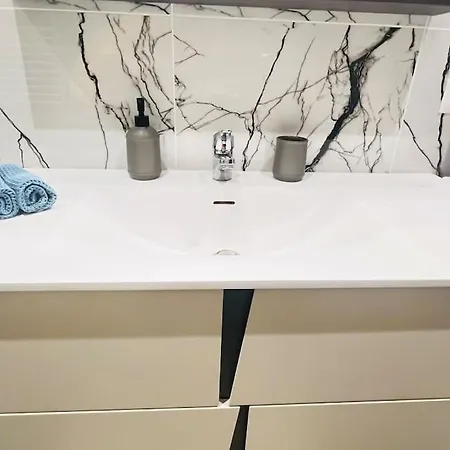 New And Elegant On The Navigli Netflix E דירה מילאנו