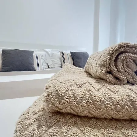 New And Elegant On The Navigli Netflix E מילאנו