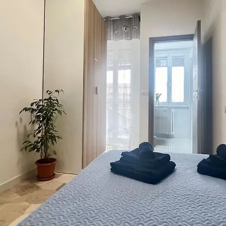 New And Elegant On The Navigli Netflix E מילאנו