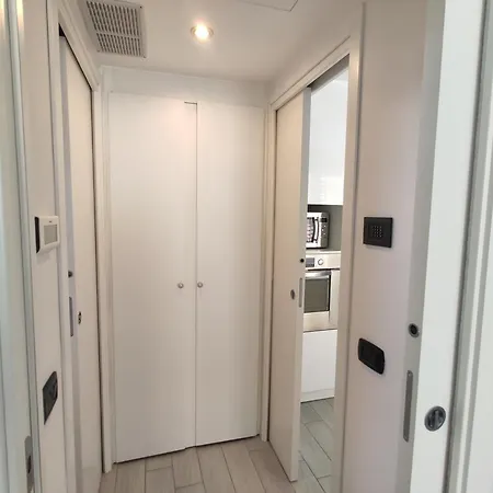 Апартаменты Matthias - - Modern And Cozy Flat, Close To The Metro - 15 Min From Station, Close To San Raffaele *