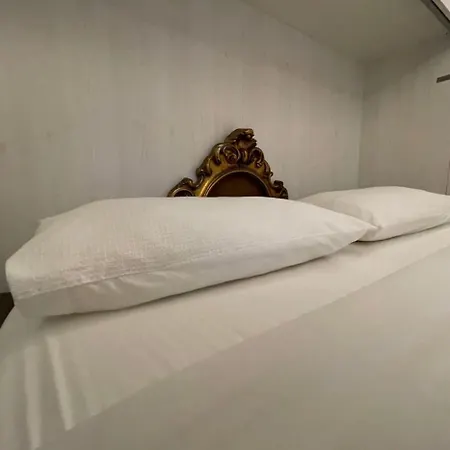 Regina In Sky Santa Giulia - Sky Tv, Wifi E Breakfast Box Appartement Milan