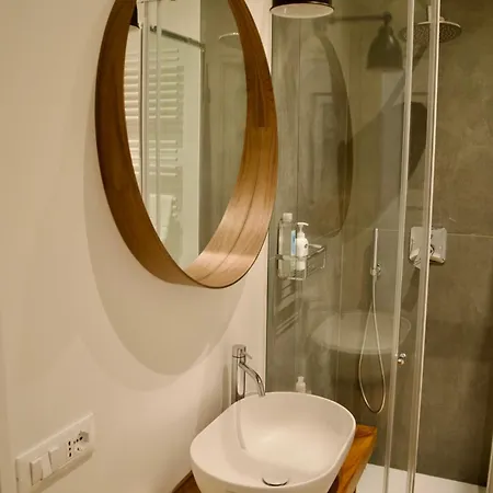 Luxury Apartment *