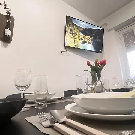 Apartment New And Elegant On The Navigli Netflix E Milan
