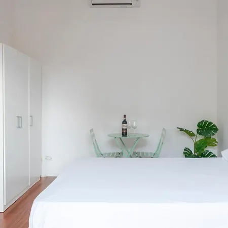 New! Lovely & Friendly In Center A * ميلان