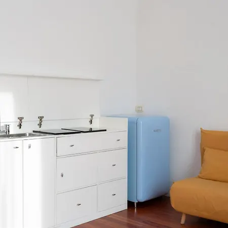 New! Lovely & Friendly In Center A ميلان