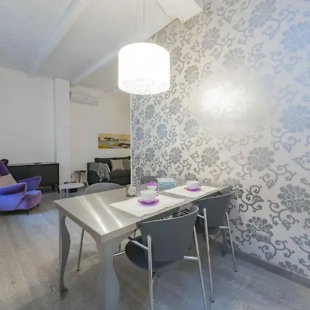 Chinatown Elegant - Youhosty *