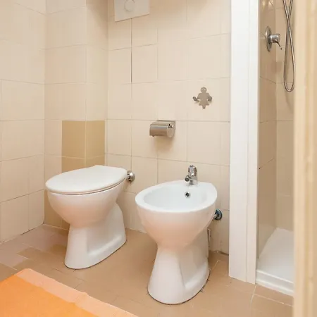 Cream Little - M1 - Center * Milão