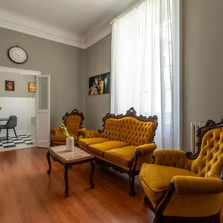 Apartment Nerino House, Elegante E Tranquillo A 5 Minuti Dal Duomo Milan