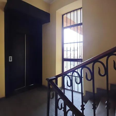 Cozy Retreat In The City Center Apartamento