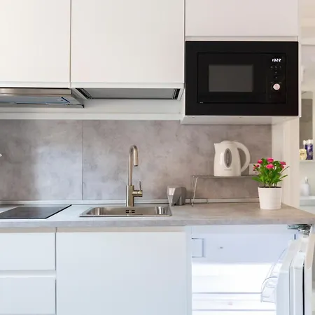 Commenda White * Milano