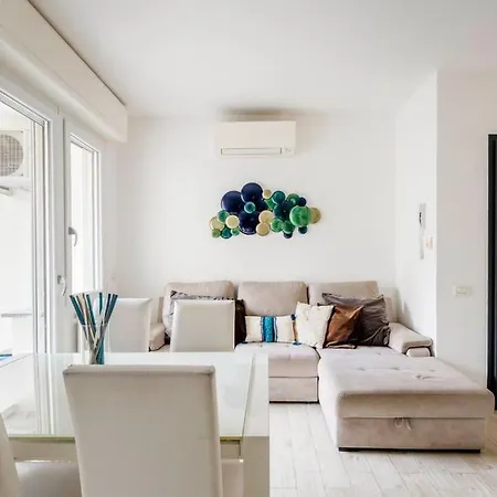 アパート Brand New 3 Bedrooms In Navigli Area ミラノ