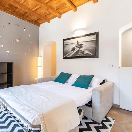 - Alzaia Naviglio Grande Apartment