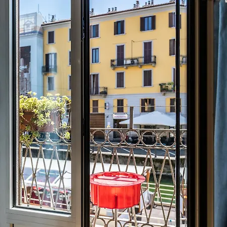- Alzaia Naviglio Grande Apartment
