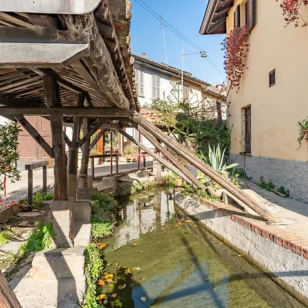 - Alzaia Naviglio Grande Milan