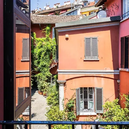 - Alzaia Naviglio Grande Apartment Milan
