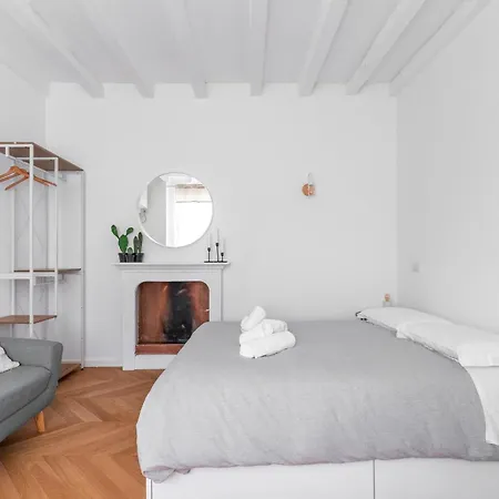 - Alzaia Naviglio Grande Apartmán