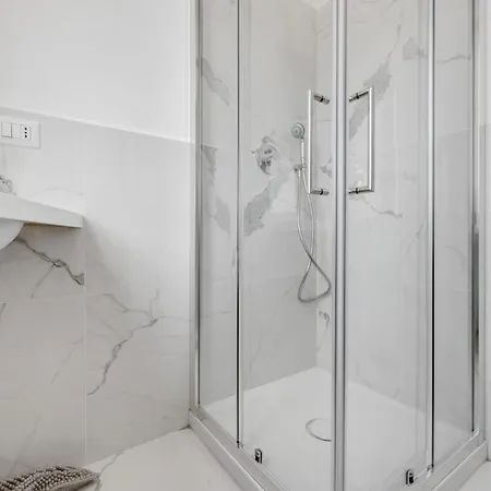 Homeby, Cozy Penthouse Apartment Milan