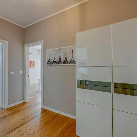 Omodeo, 19 - Ampio E Panoramico Apartamento *