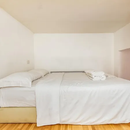 Brand New 5 Pax Wifi Corso Sempione 아파트