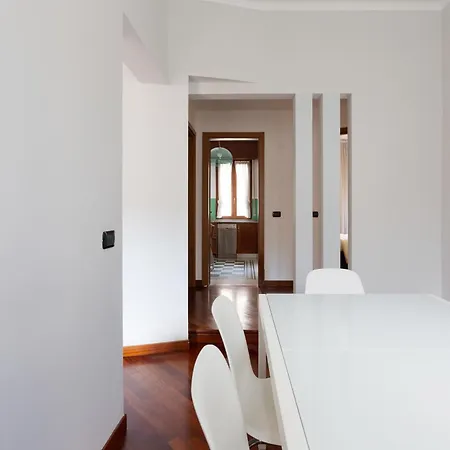 Sondrio M3 - Spacious With Balcony! Daire