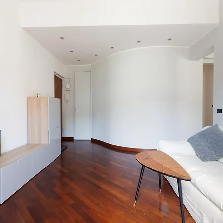 Sondrio M3 - Spacious With Balcony!